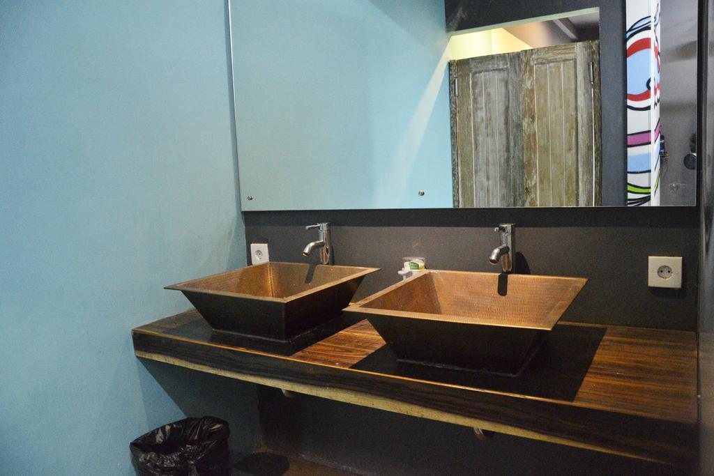 קוטה לומבוק Nau Here Hostel חדר תמונה