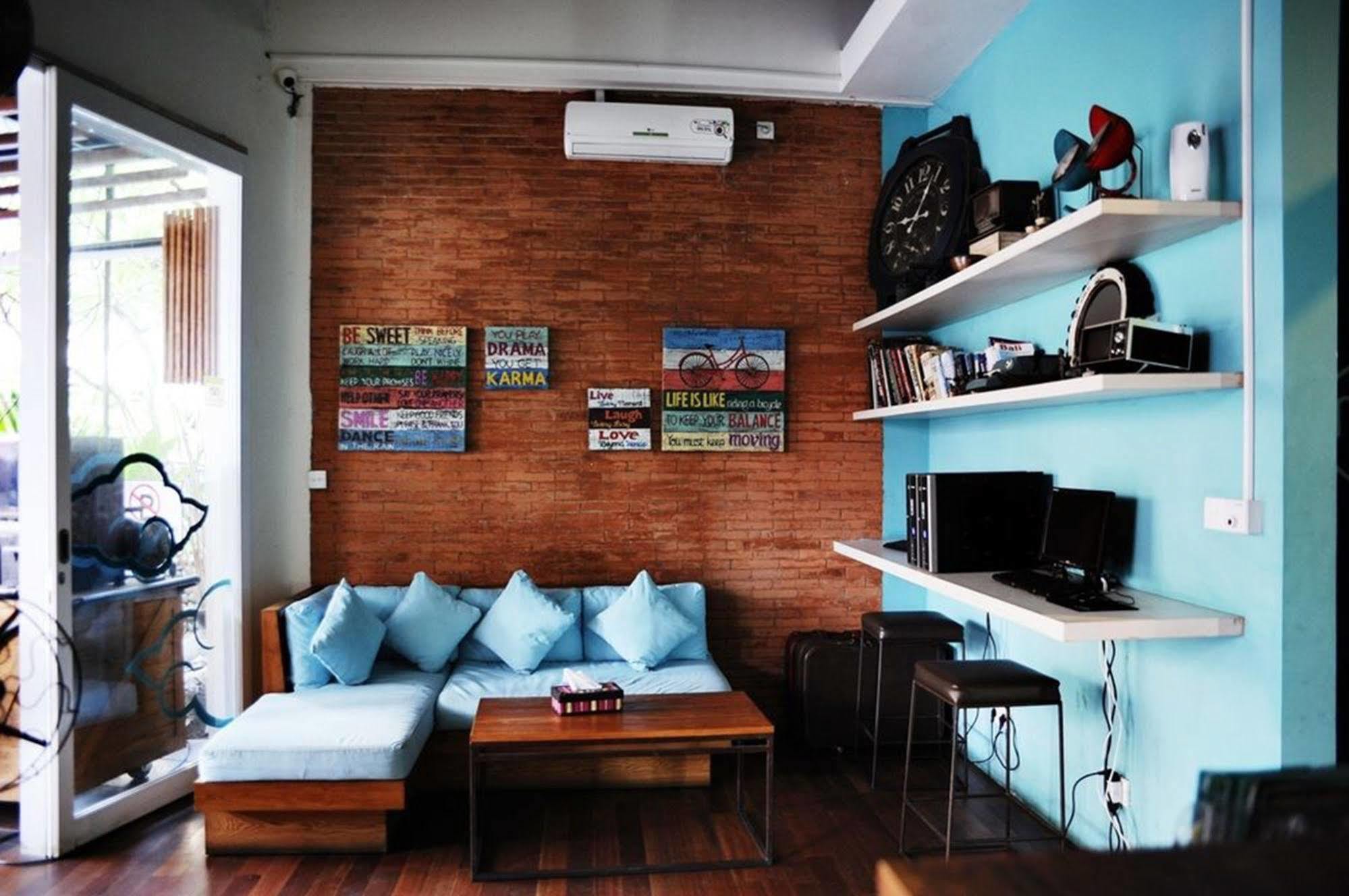 קוטה לומבוק Nau Here Hostel מראה חיצוני תמונה