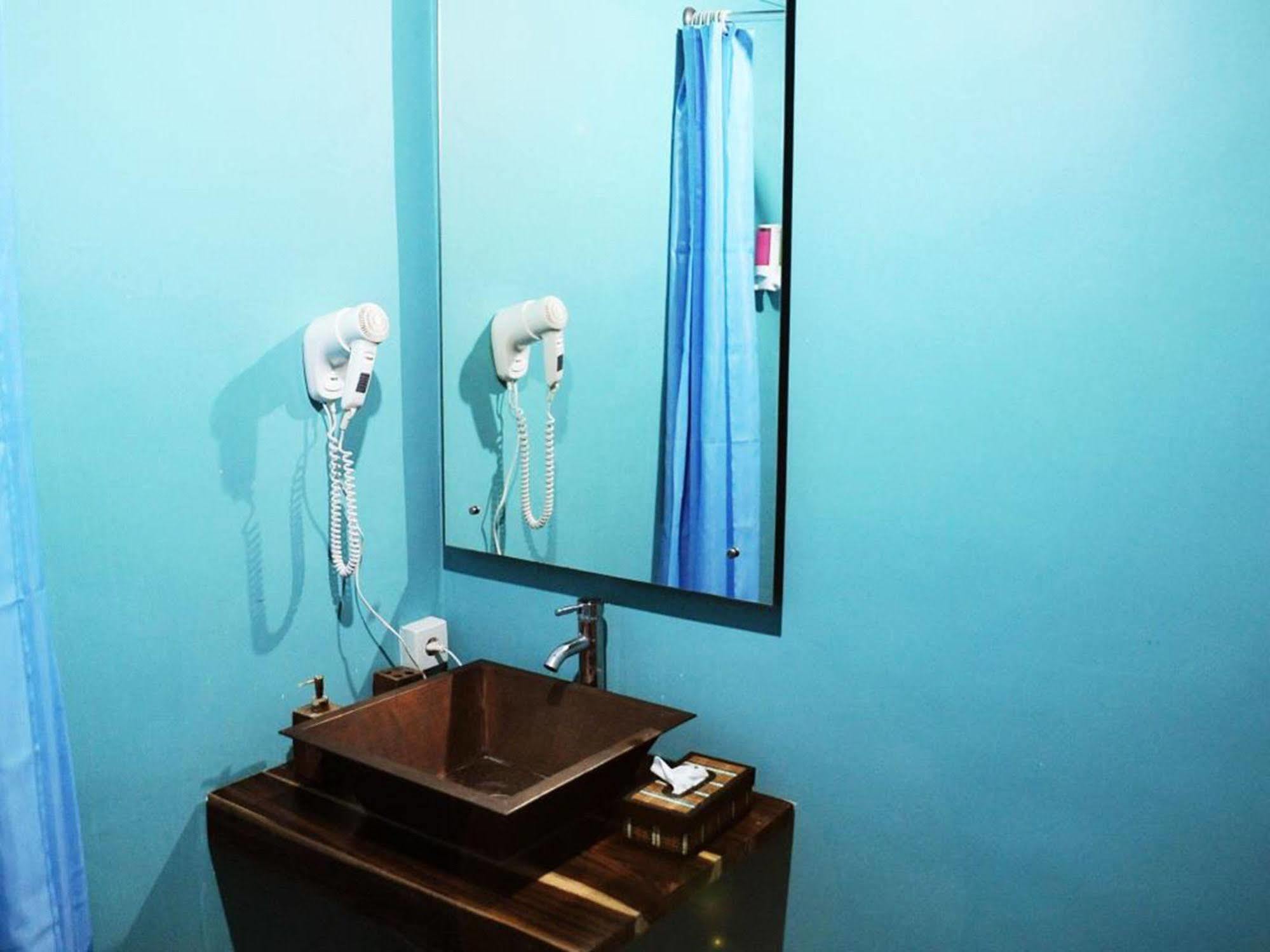קוטה לומבוק Nau Here Hostel מראה חיצוני תמונה